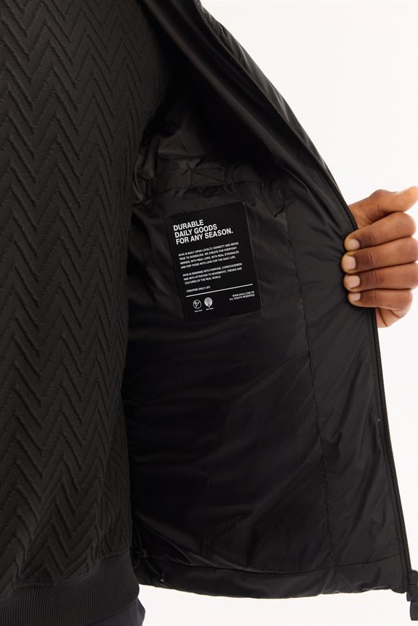 Siyah Kapüşonlu Su İtici Rüzgar Geçirmez -5 Dereceye Dayanıklı Şişme Mont