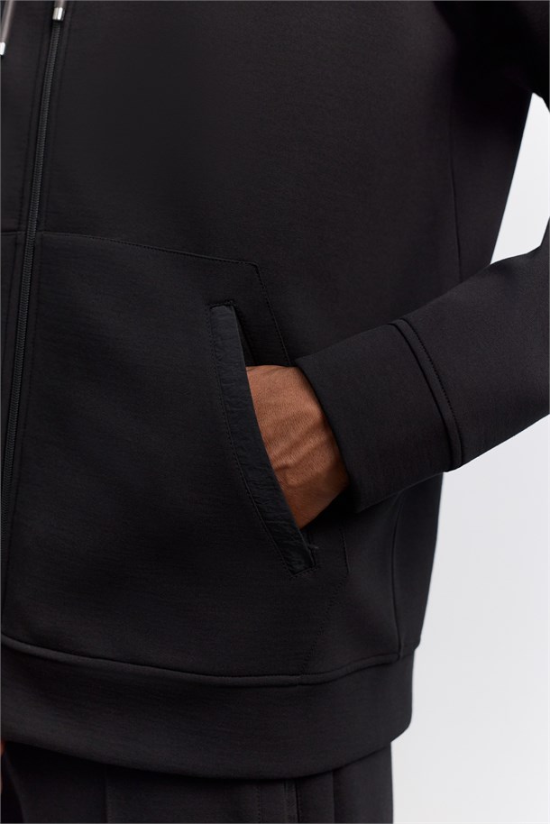 Siyah Kapüşonlu Yaka Kangru Cepli Kolay Ütülenen İnterlok Sweatshirt