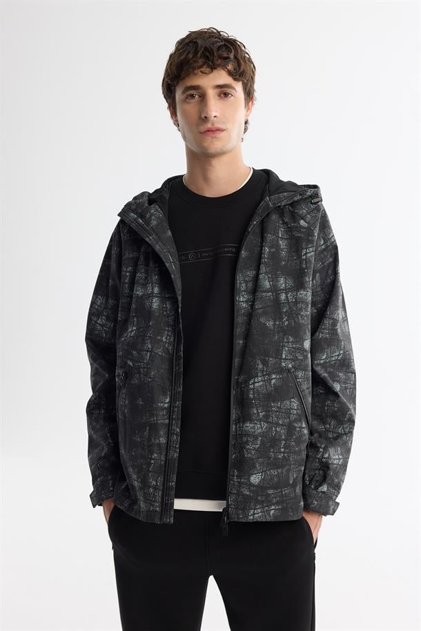 Siyah Kapüşonlu Rüzgar Geçirmez Mevsimlik Mont