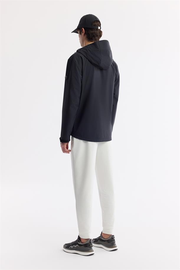 Siyah Kapüşonlu Su İtici Rüzgar Geçirmez Mevsimlik Mont