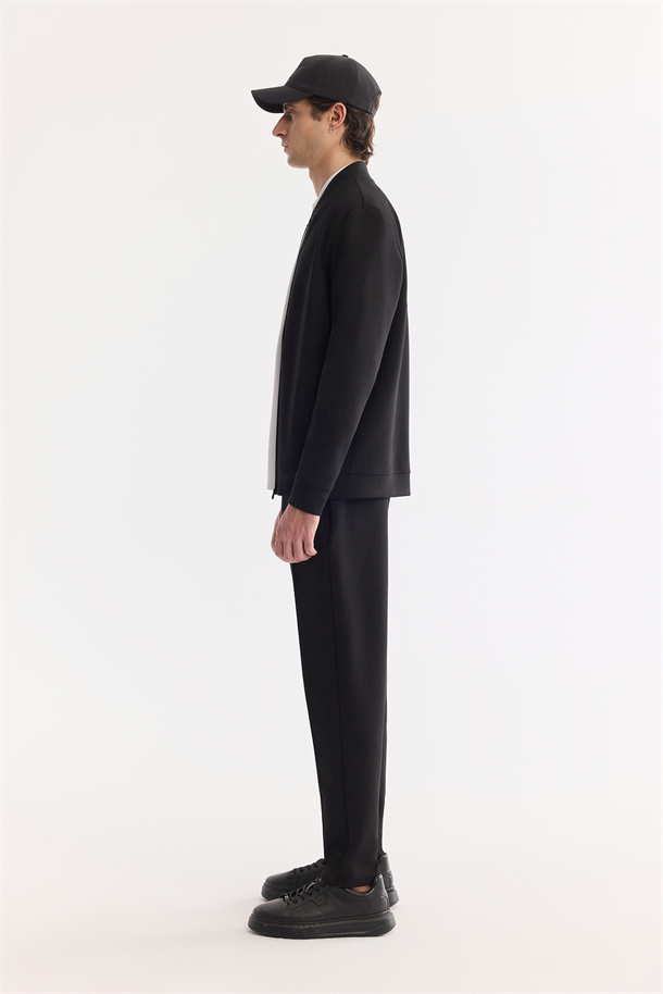 Siyah Kare Yaka Fermuarlı Pamuklu Kolay Ütülenen Sweatshirt