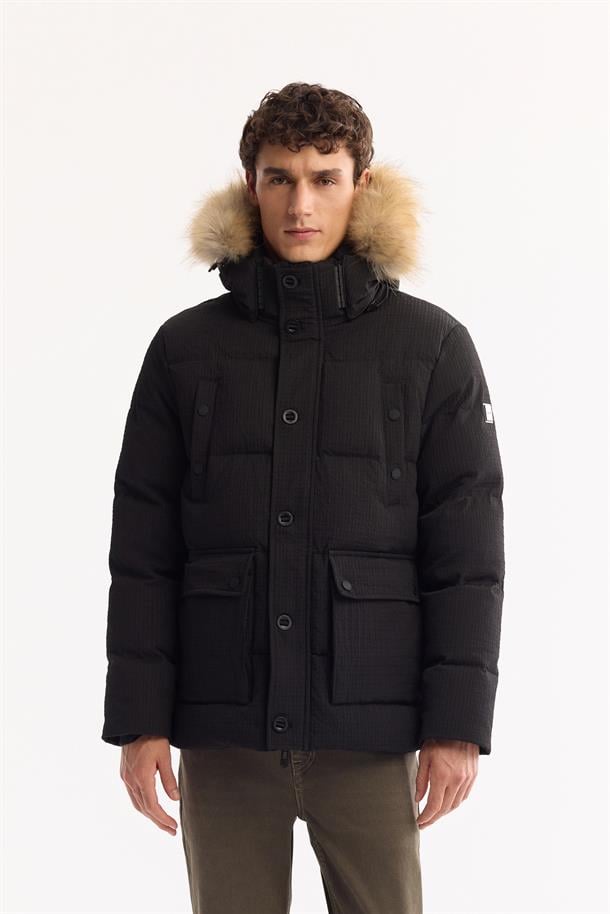 Siyah Kapüşonlu %100 Kaz Tüyü Su İtici Rüzgar Geçirmez -10 Dereceye Dayanıklı Şişme Mont