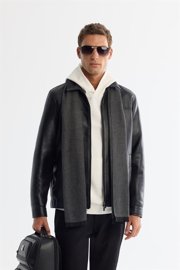 Siyah Klasik Yaka Cepli Deri Görünümlü Mont