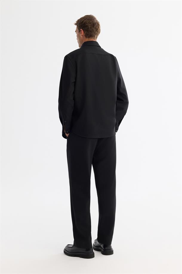 Siyah Klasik Yaka Viskon Karışımlı Kolay Ütülenen Gömlek