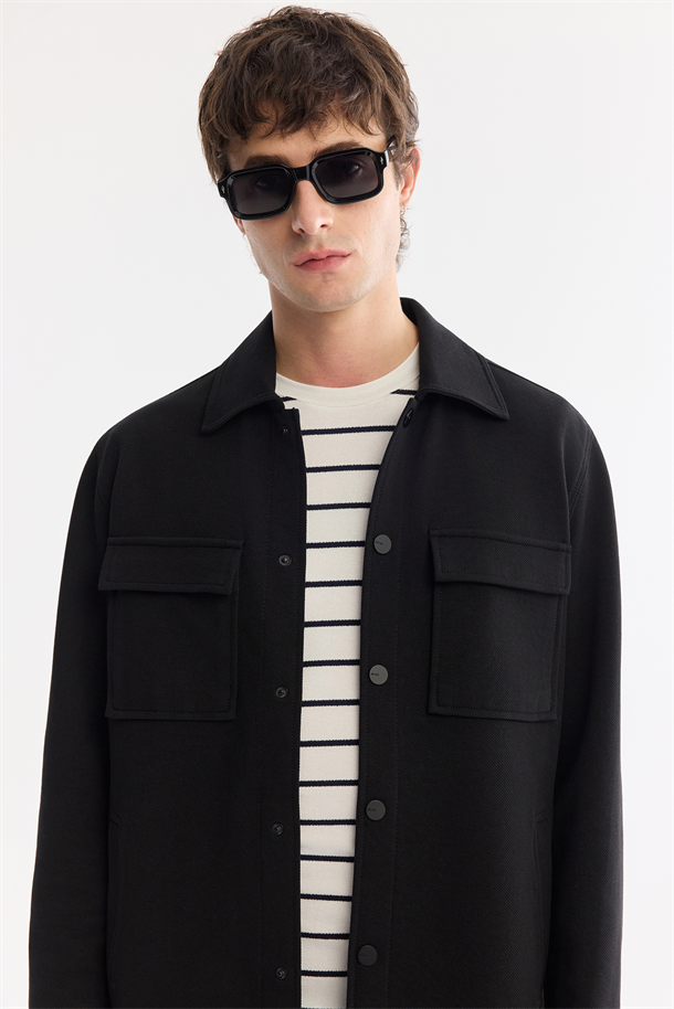 Siyah Klasik Yaka Diyagonel Çift Cep Kapaklı Örme Gömlek Ceket