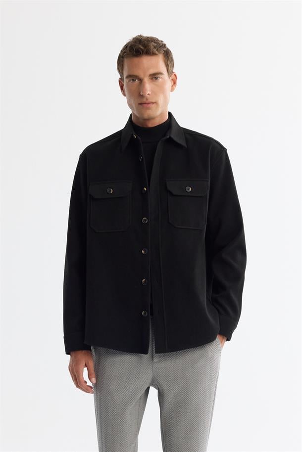 Siyah Klasik Yaka Kaşe Kapaklı Gömlek Ceket