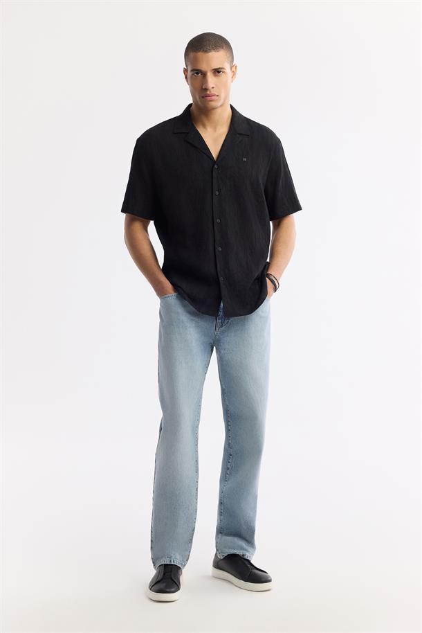 Siyah Apaj Yaka %100 Pamuk Jakarlı Kısa Kol Gömlek