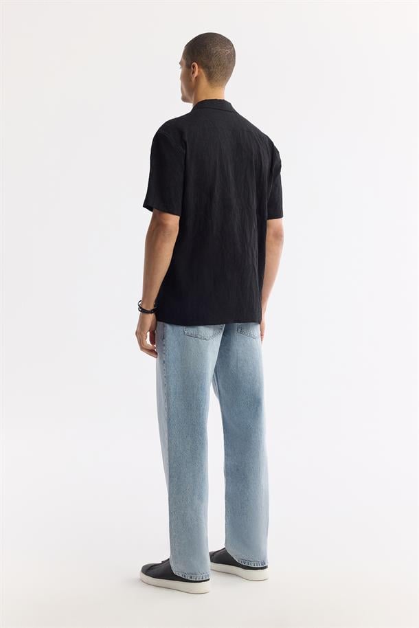 Siyah Apaj Yaka %100 Pamuk Jakarlı Kısa Kol Gömlek