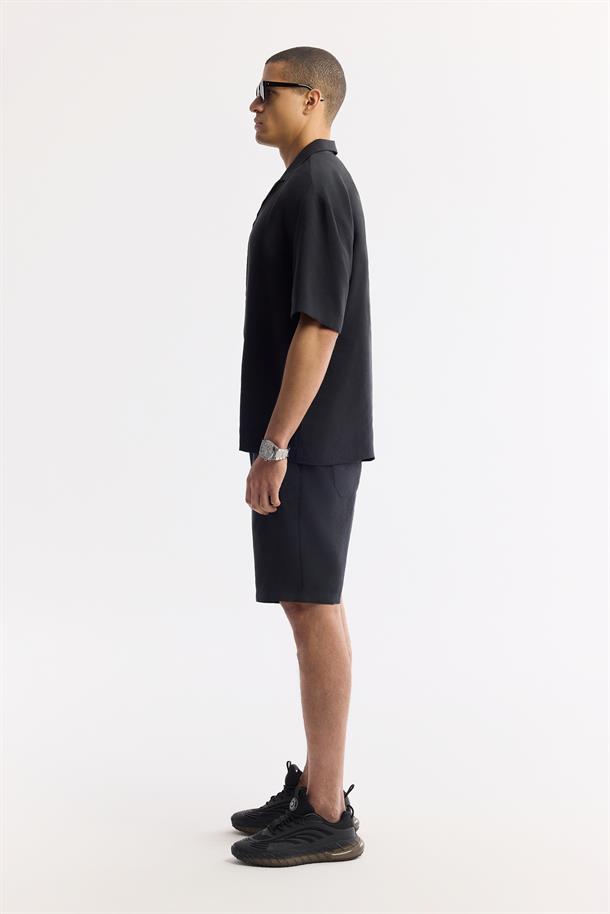 Siyah Apaj Yaka Soft Touch Kısa Kol Gömlek