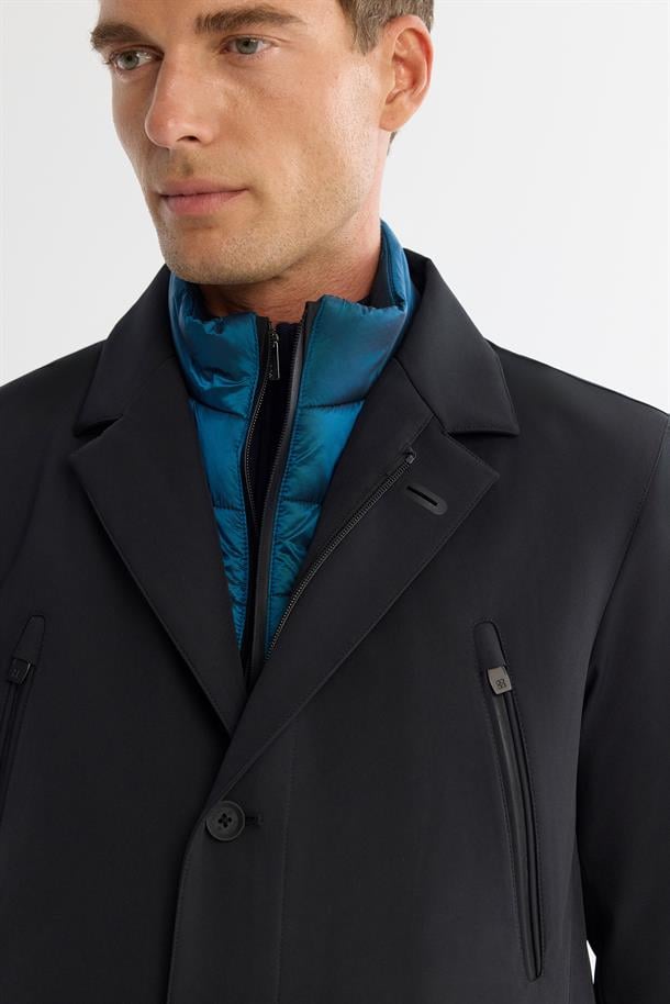 Siyah Mono Yaka Düğmeli İçi Yelek Görünümlü Mont