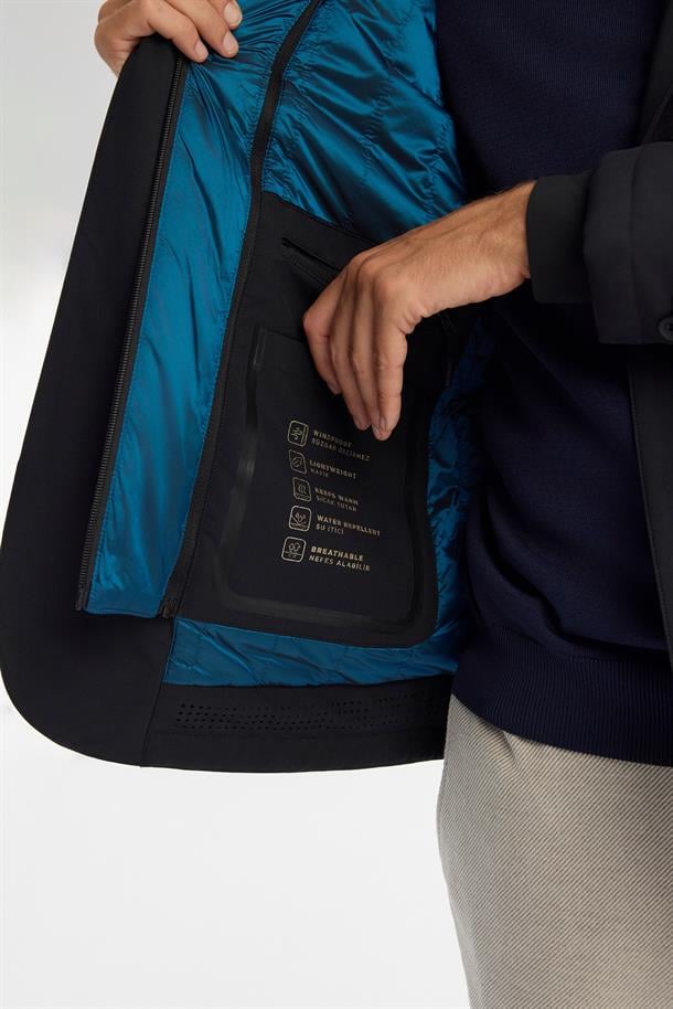 Siyah Mono Yaka Düğmeli İçi Yelek Görünümlü Mont