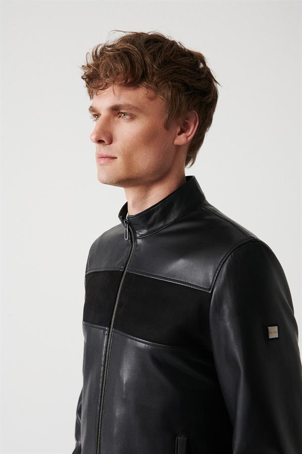 Siyah Dik Yaka Önü Parçalı Süet-Deri Görünümlü Mont