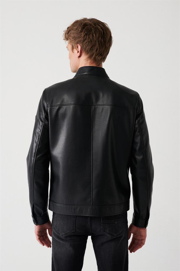 Siyah Dik Yaka Önü Parçalı Süet-Deri Görünümlü Mont