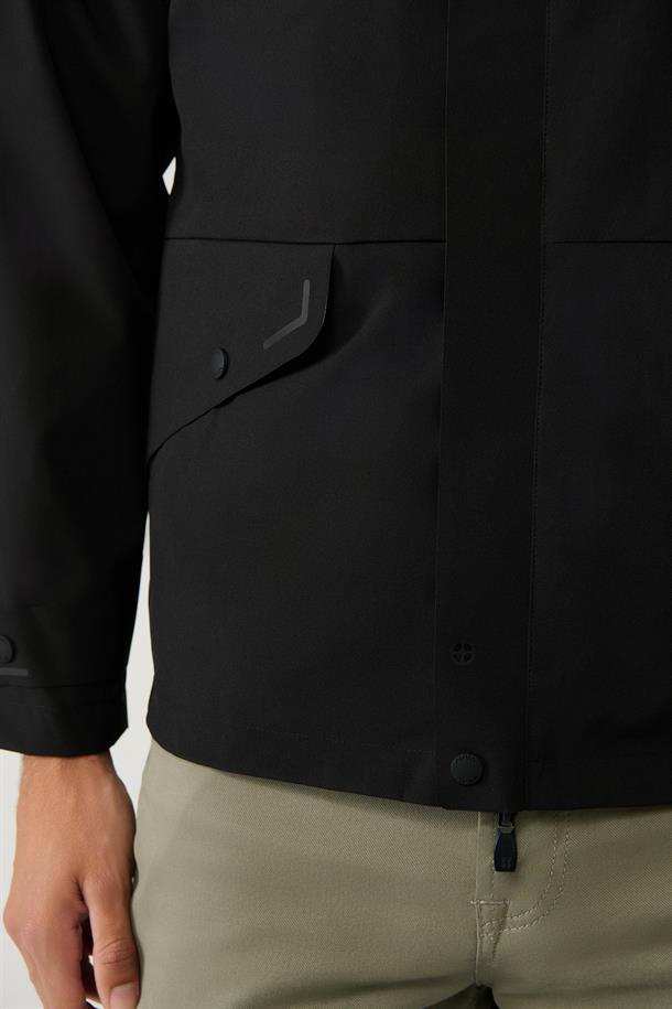 Siyah Kapüşon Yaka Reglan Kollu Su İtici İnce Mont