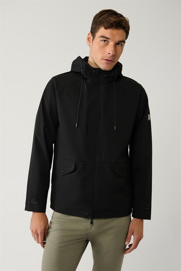 Siyah Kapüşon Yaka Reglan Kollu Su İtici İnce Mont