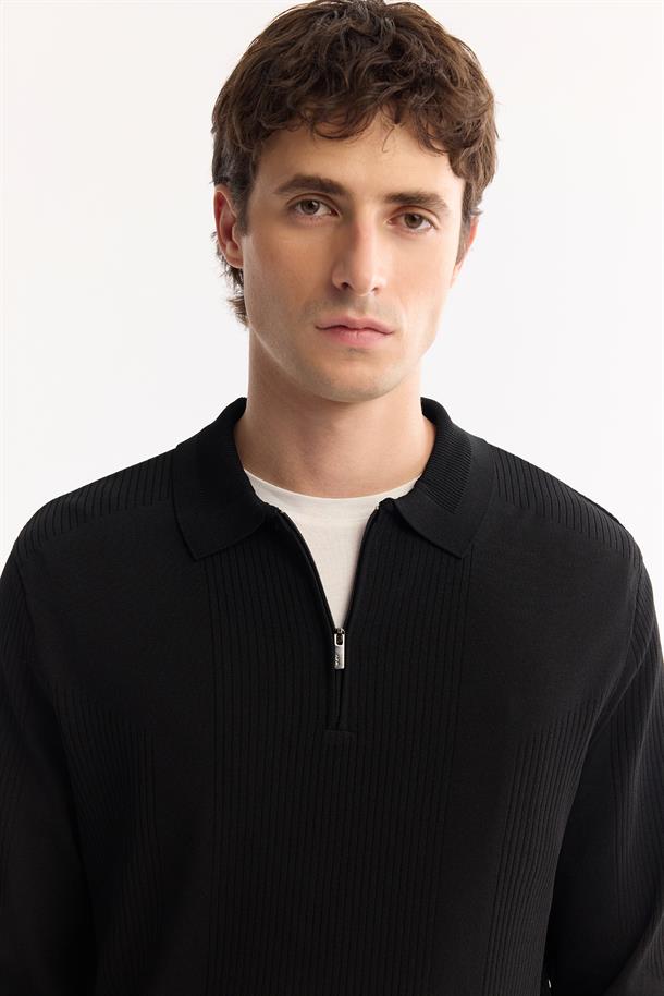 Siyah Polo Yaka Fermuarlı Rayon Tüylenmeyen Dokulu Triko Kazak