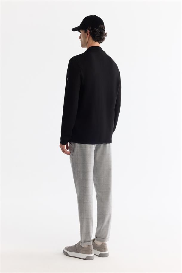 Siyah Polo Yaka Fermuarlı Cepli Hırka