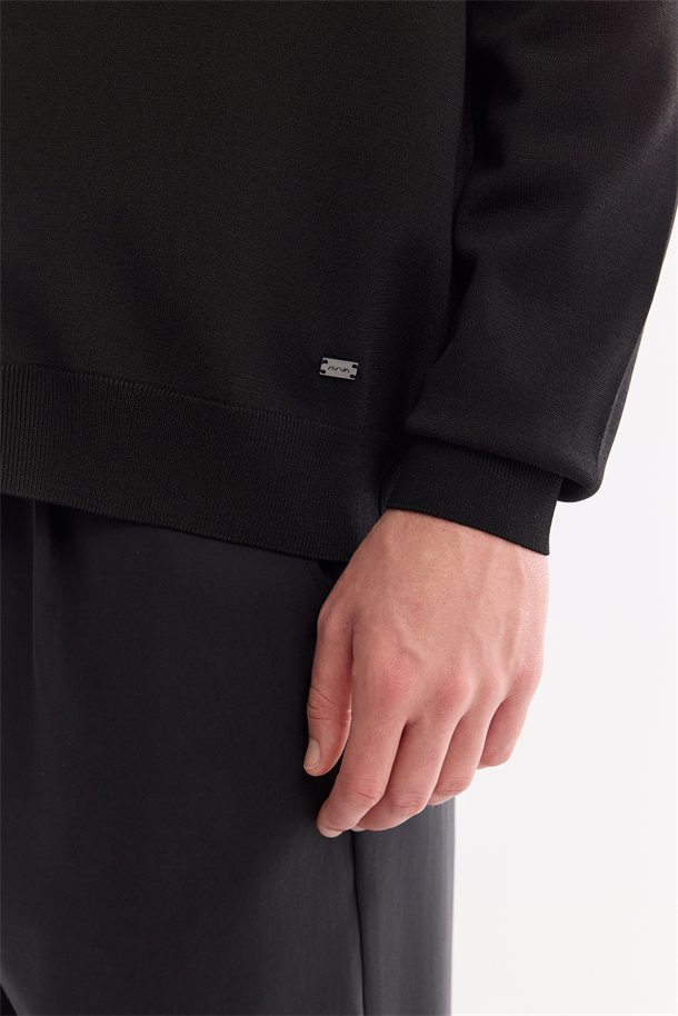 Siyah Polo Yaka Düğmeli Rayon Hırka