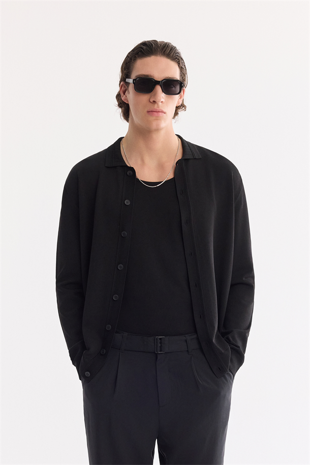 Siyah Polo Yaka Düğmeli Rayon Hırka