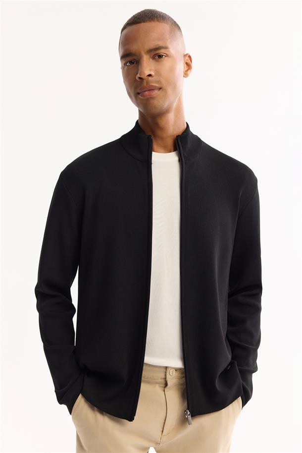 Siyah Dik Yaka Fermuarlı Rayon Tüylenmeyen Hırka