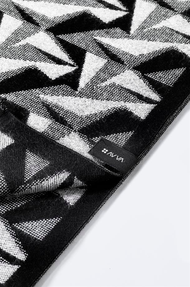 Siyah Viskon Karışımlı Püsküllü Desenli Şal