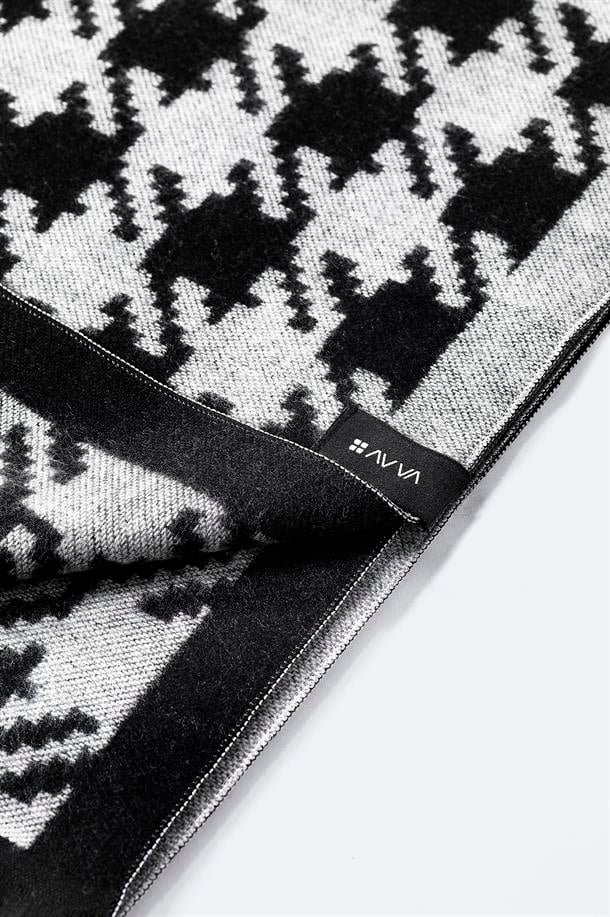 Siyah Viskon Karışımlı Püsküllü Desenli Şal