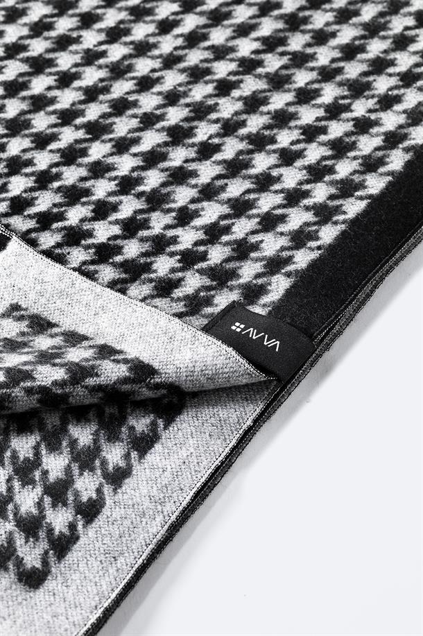 Siyah Viskon Karışımlı Püsküllü Desenli Şal