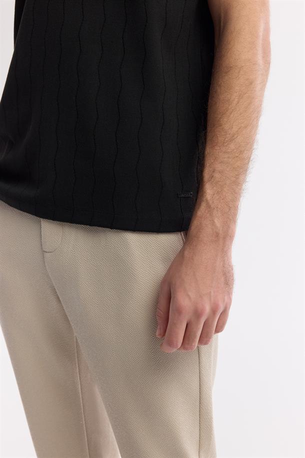 Siyah Şal Yaka Viskon Karışımlı Jakarlı T-Shirt