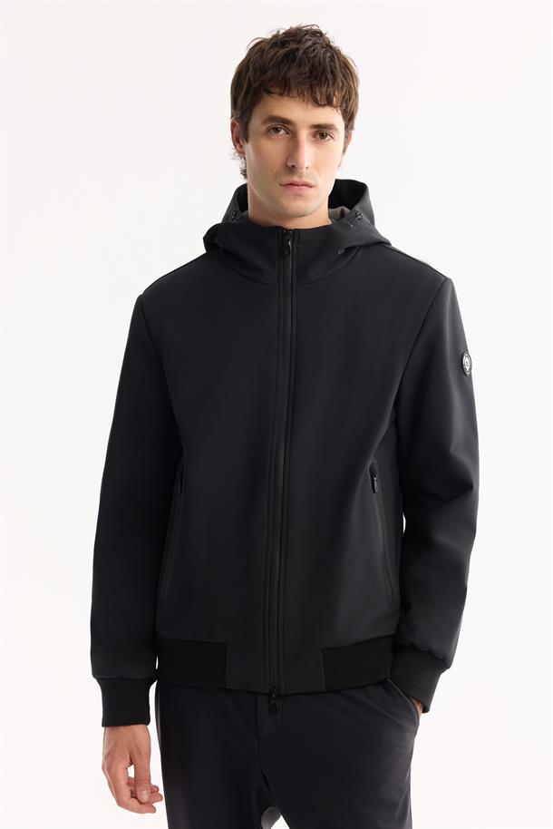Siyah Kapüşonlu Su İtici Rüzgar Geçirmez Hafif Mevsimlik Mont