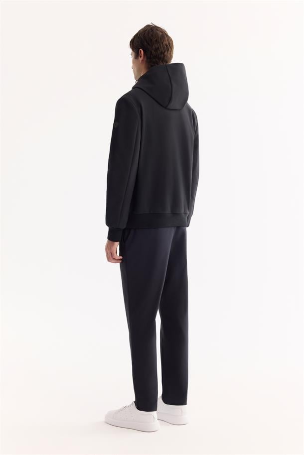 Siyah Kapüşonlu Su İtici Rüzgar Geçirmez Hafif Mevsimlik Mont