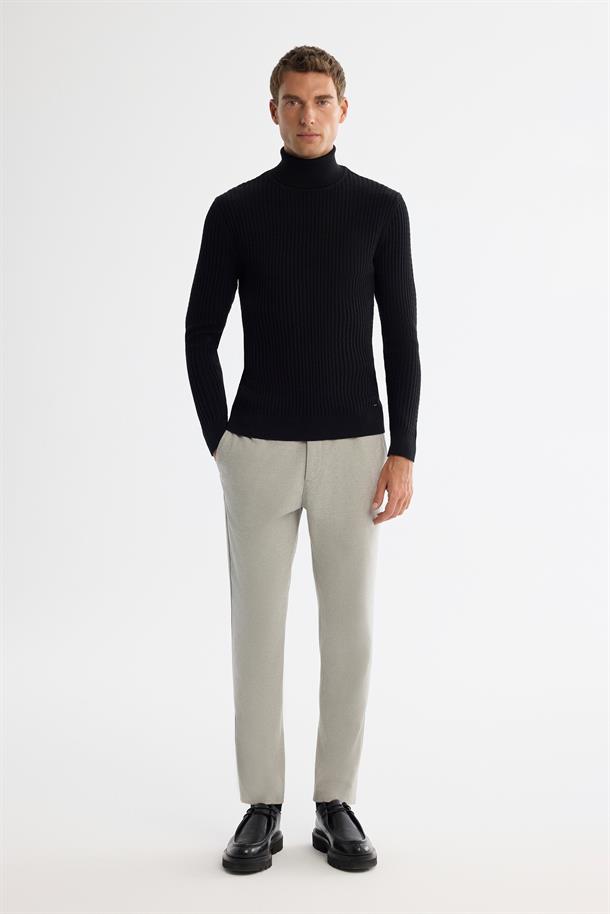 Siyah Tam Balıkçı Yaka Yün Karışımlı Jakarlı Triko Kazak