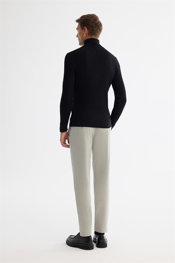 Siyah Tam Balıkçı Yaka Yün Karışımlı Jakarlı Triko Kazak