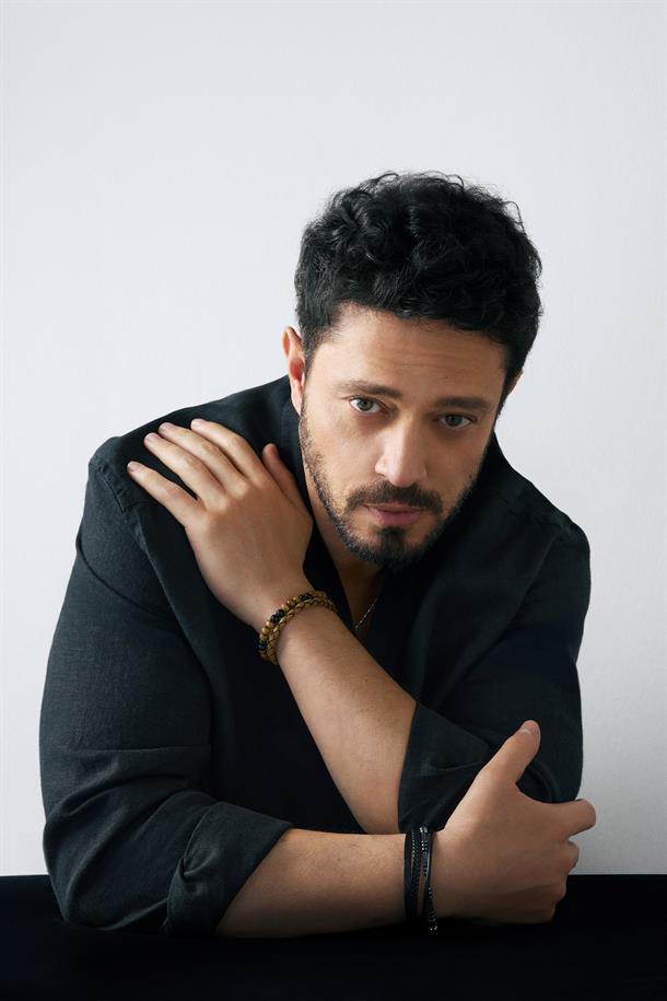 Siyah V Yaka %100 Keten Gömlek