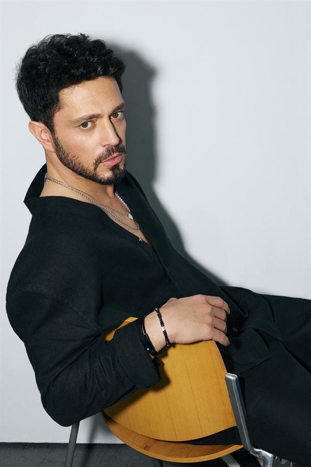 Siyah V Yaka %100 Keten Gömlek