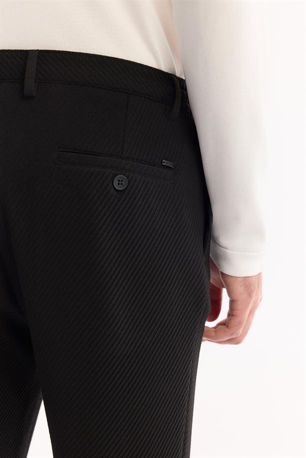 Siyah Yani Lastikli Bi-Stretch Hafif Pantolon