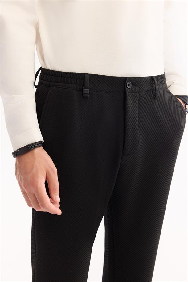 Siyah Yani Lastikli Bi-Stretch Hafif Pantolon