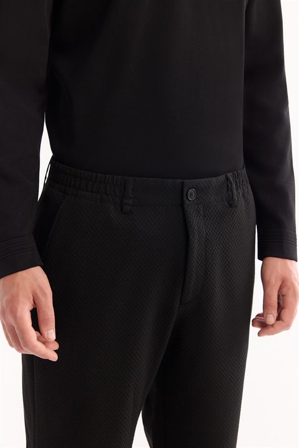 Siyah Yani Lastikli Bi-Stretch Hafif Pantolon