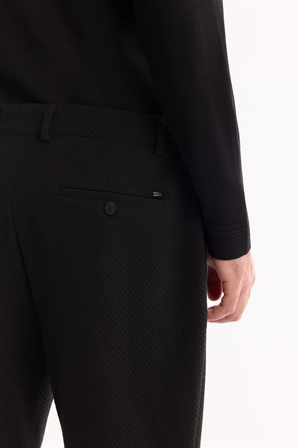 Siyah Yani Lastikli Bi-Stretch Hafif Pantolon
