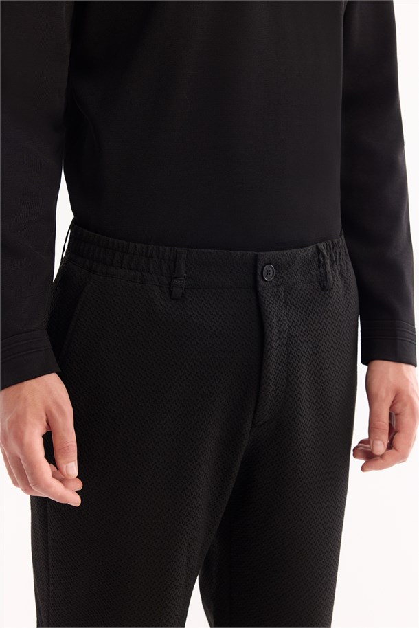 Siyah Yani Lastikli Bi-Stretch Hafif Pantolon