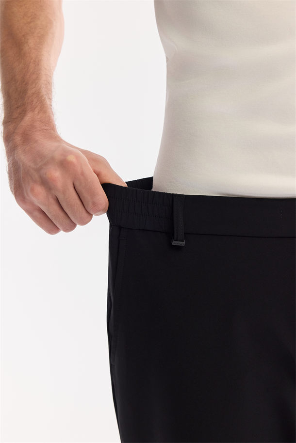 Siyah Yanı Lastikli Kırışmaz Teknik Kumaş Chino Pantolon