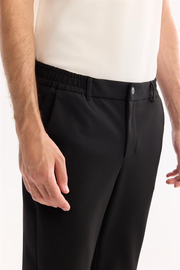 Siyah Yanı Lastikli Viskon Karışımlı Chino Pantolon