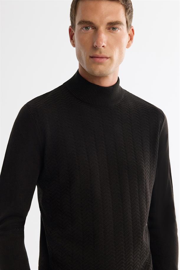 Siyah Yarım Balıkçı Yaka Dokulu Triko Kazak