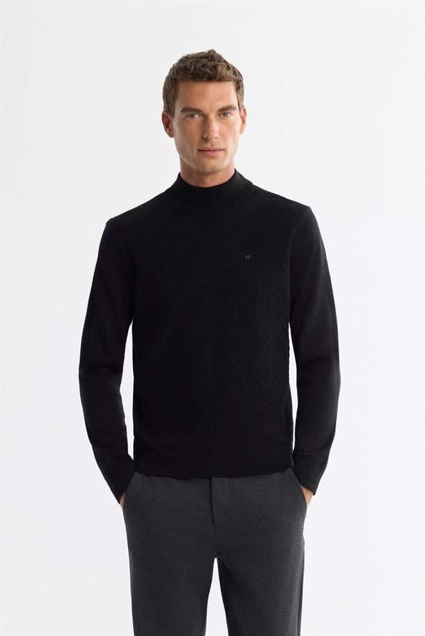 Siyah Yarım Balıkçı Yaka Jakarlı Yün Karışımlı Triko Kazak