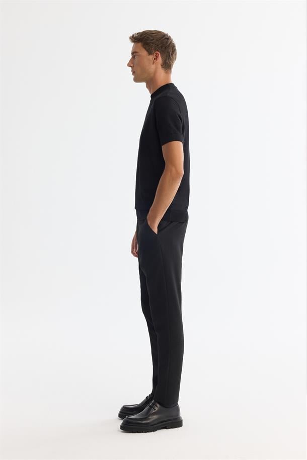 Siyah Yarım Balıkçı Yaka Kısa Kollu Triko T-Shirt