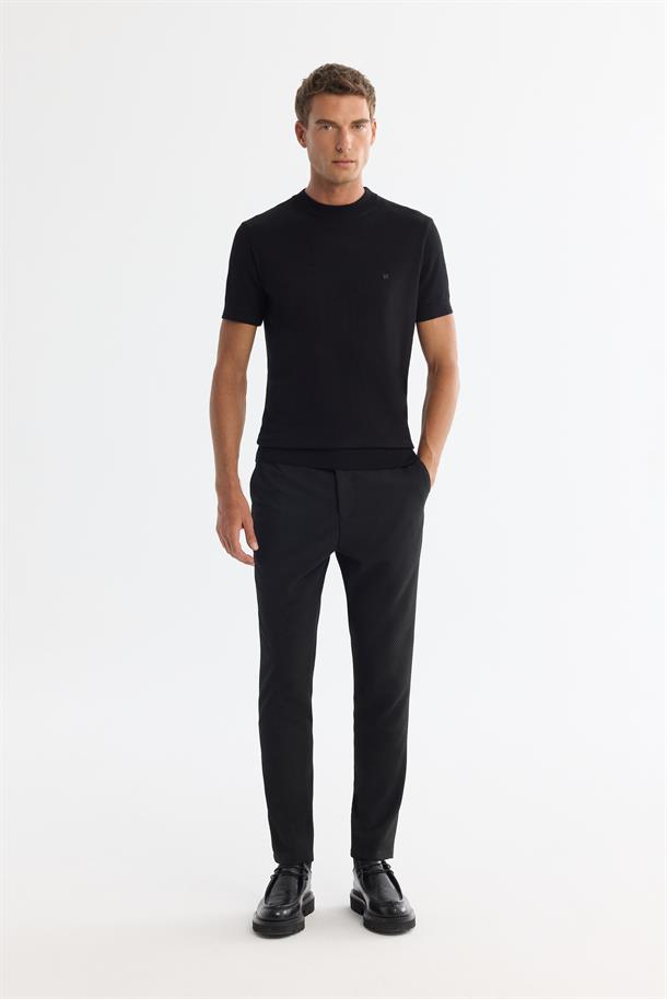 Siyah Yarım Balıkçı Yaka Kısa Kollu Triko T-Shirt