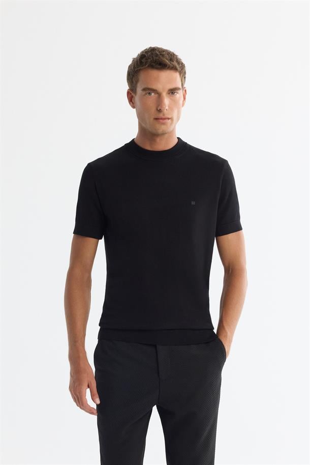 Siyah Yarım Balıkçı Yaka Kısa Kollu Triko T-Shirt