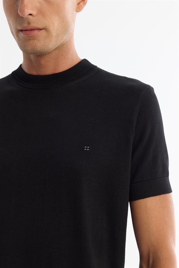 Siyah Yarım Balıkçı Yaka Kısa Kollu Triko T-Shirt