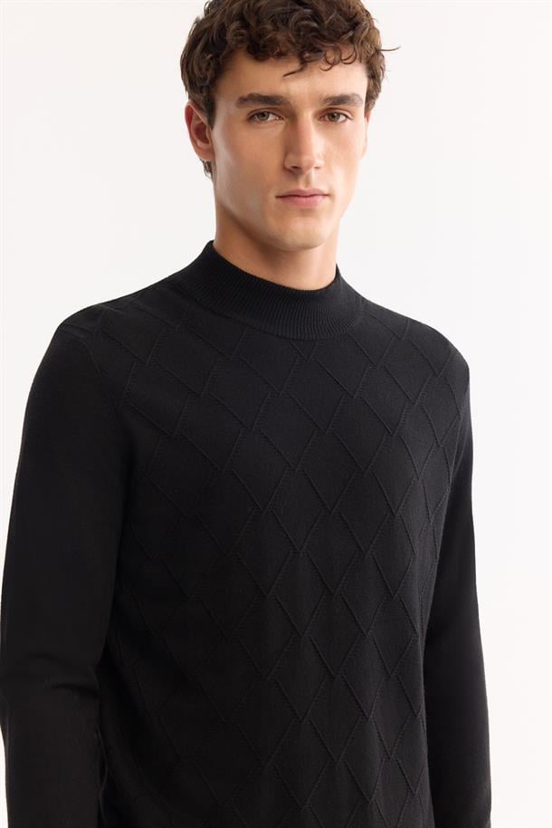 Siyah Bisiklet Yaka Soft Touch Dokulu Triko Kazak