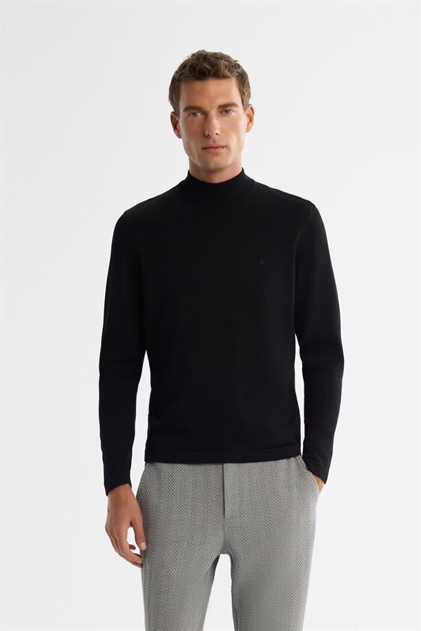 Siyah Yarım Balıkçı Yaka Rayon Triko Kazak