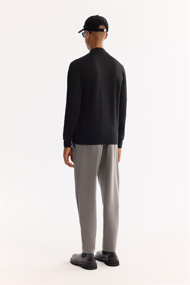 Siyah Yarım Balıkçı Yaka Yün Karışımlı Triko Kazak